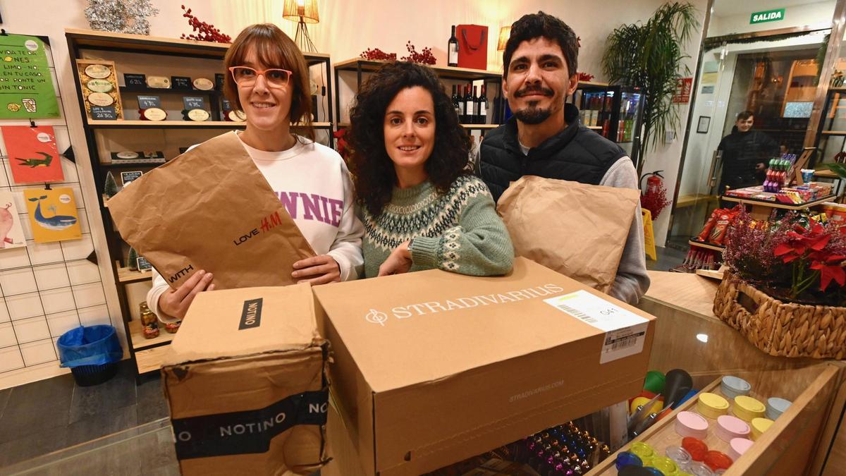 El estanco del número 9 de Eduardo Iglesias, punto de recogida desde hace un mes.