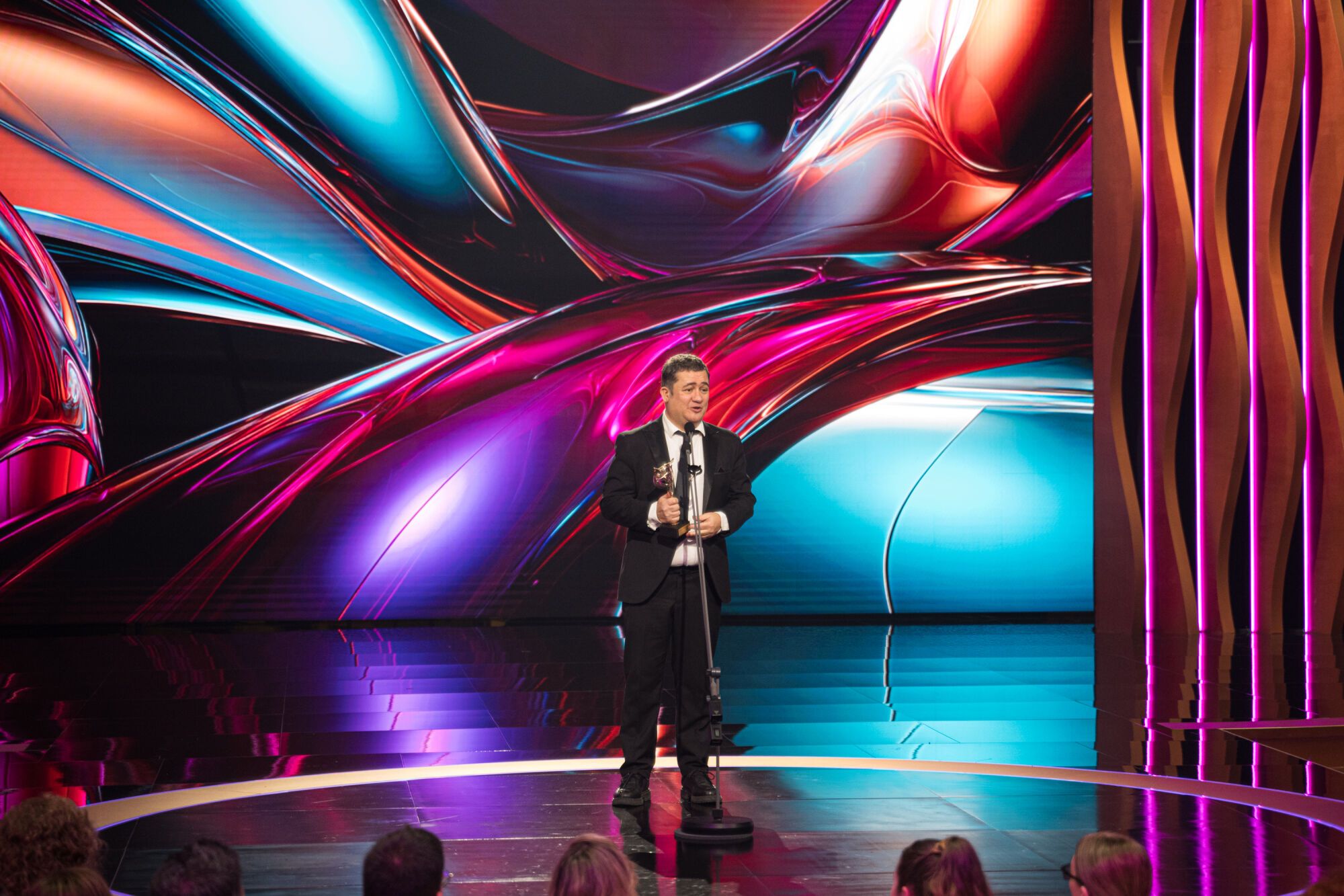 El ganador a mejor actor de reparto en una serie, Secun de la Rosa, durante la gala de entrega de los Premios Feroz 2026, en el Pazo da Cultura, a 24 de enero de 2026, en Pontevedra, Galicia (España). Los Premios Feroz son entregados de manera anual por la Asociación de Informadores Cinematográficos de España desde 2014, con el objetivo de destacar lo mejor de la producción audiovisual del año, tanto en cine como en televisión. 24 ENERO 2026 Elena Fernández / Europa Press 24/01/2026. Secun de la Rosa;Elena Fernández;category_code_sho;