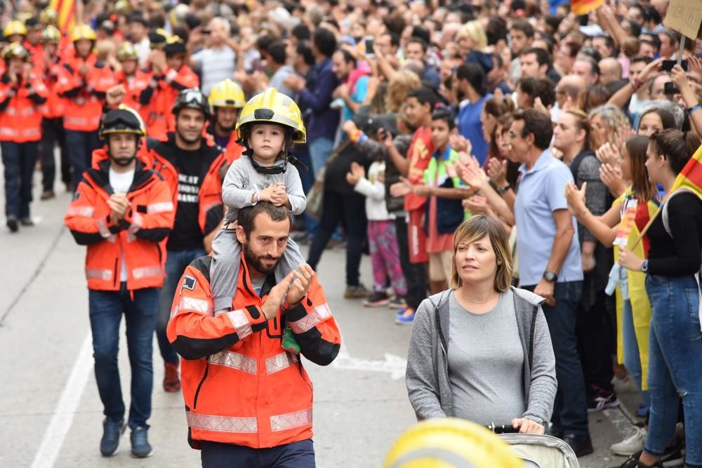 Multitudinària manifestació contra la violència a Manresa