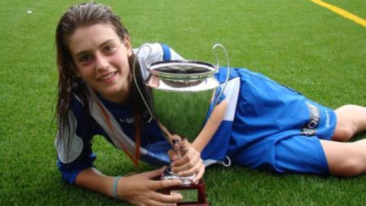 Alexia Putellas ganando un título con el Espanyol