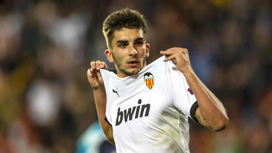 Ferran Torres con la camiseta del Valencia