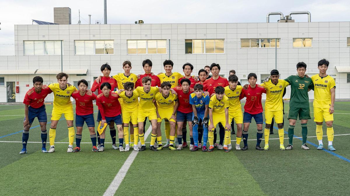 Los jugadores del Kashima Gakuen disputaron una serie de encuentros de preparación ante los equipos de la Cantera Grogueta.