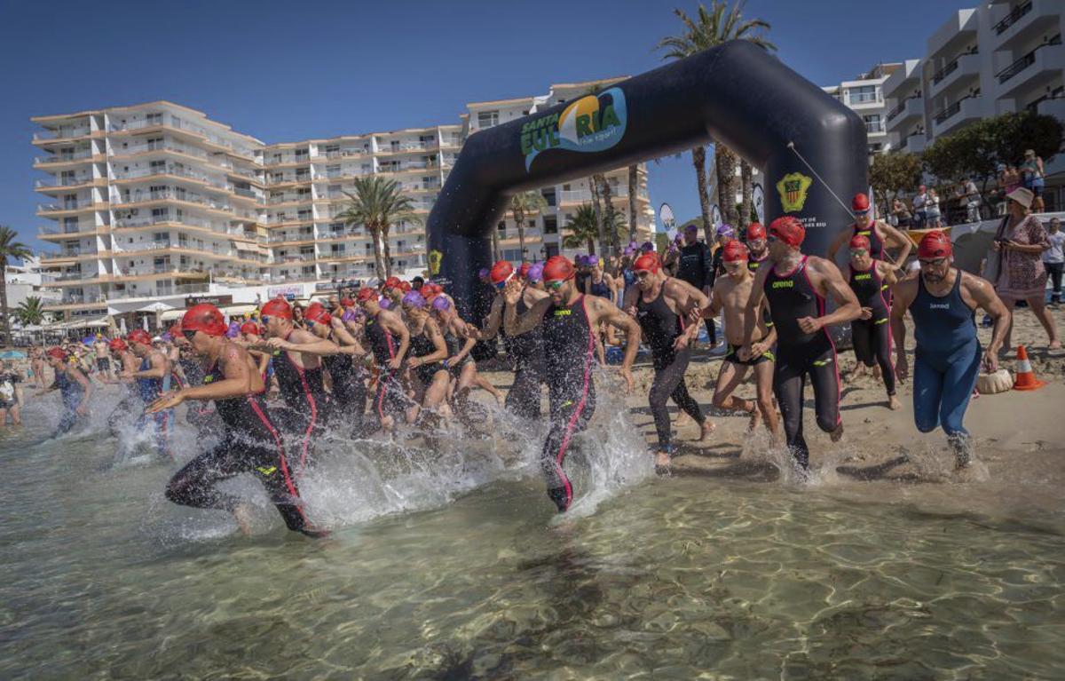 Salida de la Mini UltraSwim en una edición pasada. |  | CNSE