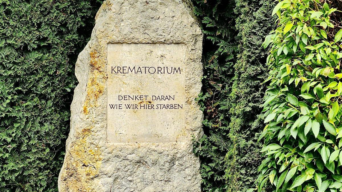 Placa commemorativa al camp de concentració de Dachau.