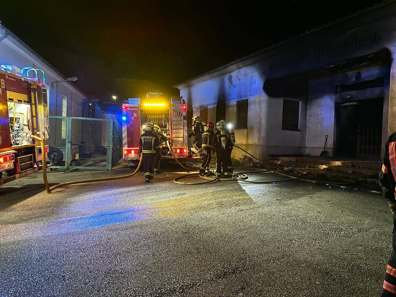 Un incendio destruye el antiguo matadero de Muro