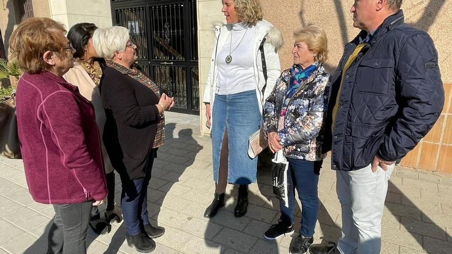La concejal del Partido Popular de Murcia, Mercedes Bernabé, y el presidente de la Junta Municipal de Barriomar, Juan José García, visitan la zona