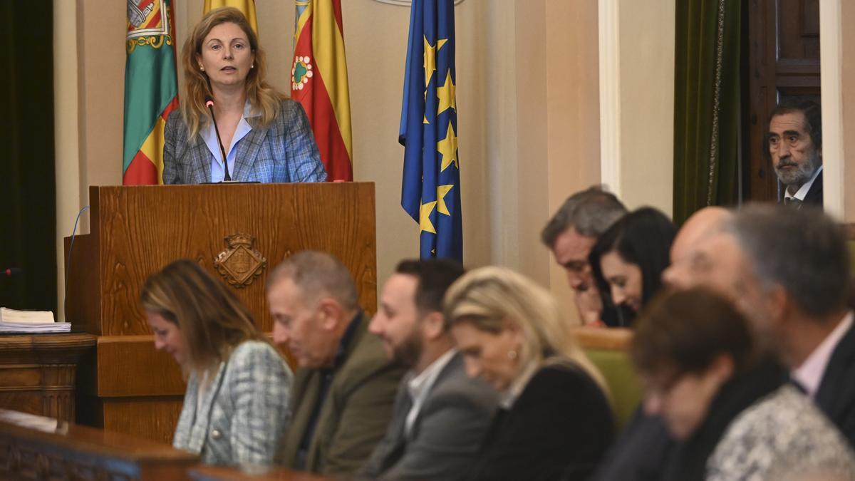 La alcaldesa de Castelló, Amparo Marco, durante una de sus intervenciones en el pleno extraordinario.