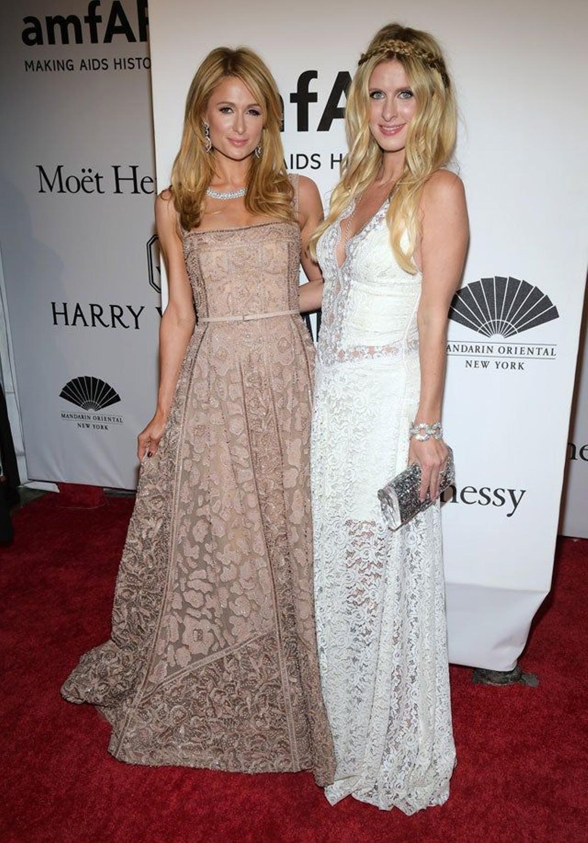 Paris, de Elie Saab y Nicky Hilton, de Pamela Roland, en la gala amFAR 2016 de Nueva York.