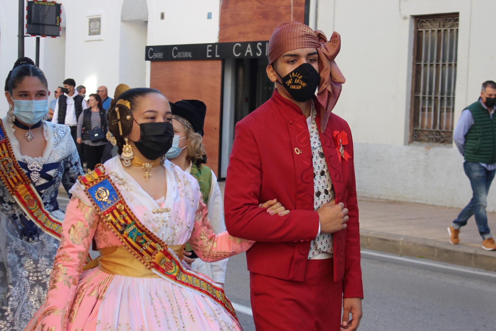 Carmen, Nerea y las cortes acompañan a las fallas de Quart y Xirivella en la procesión de la Senyera