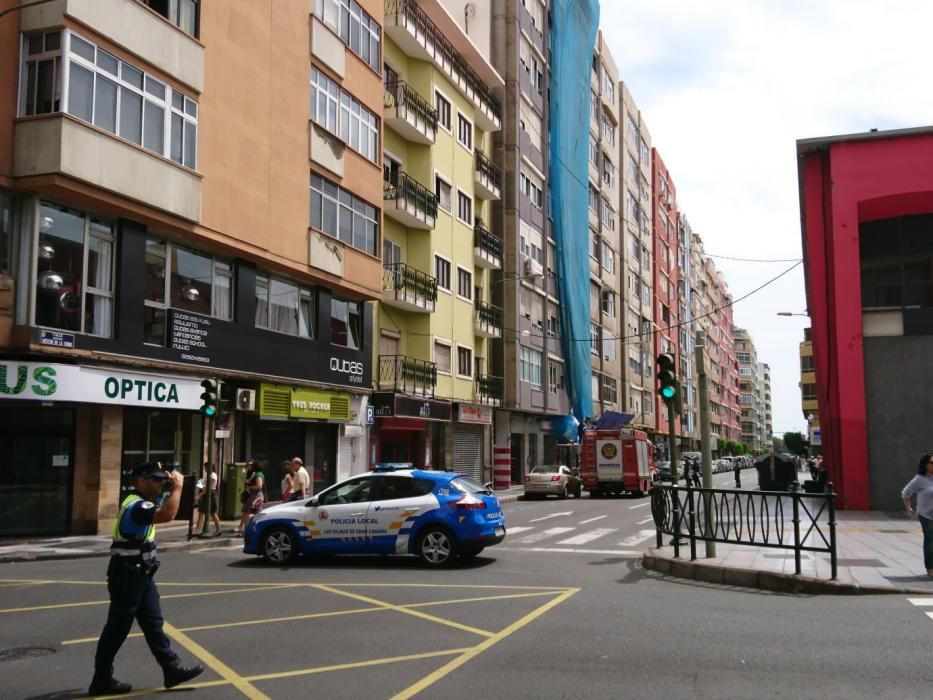 Caída de una red de obra en Néstor de la Torre