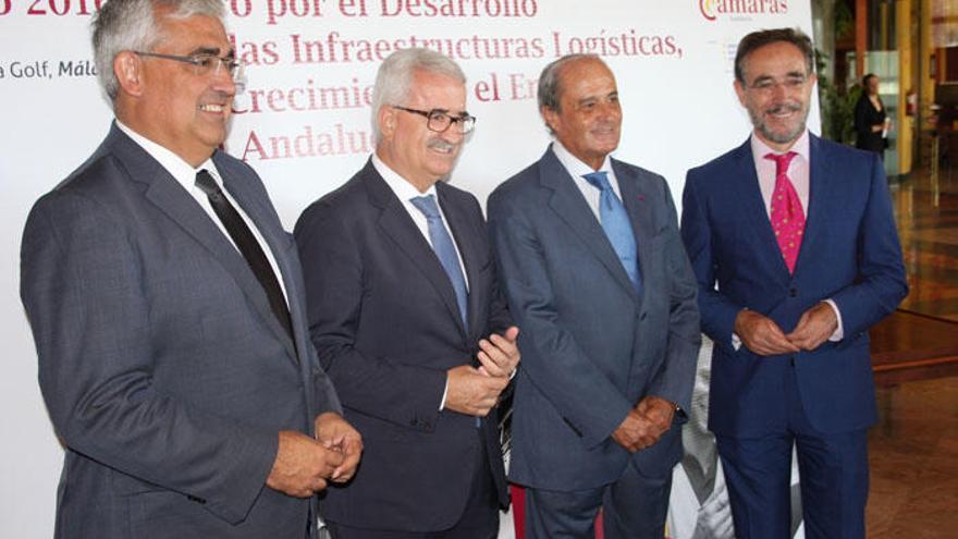 Manuel Jiménez Barrios y Felipe López, con participantes en el foro de Antequera.