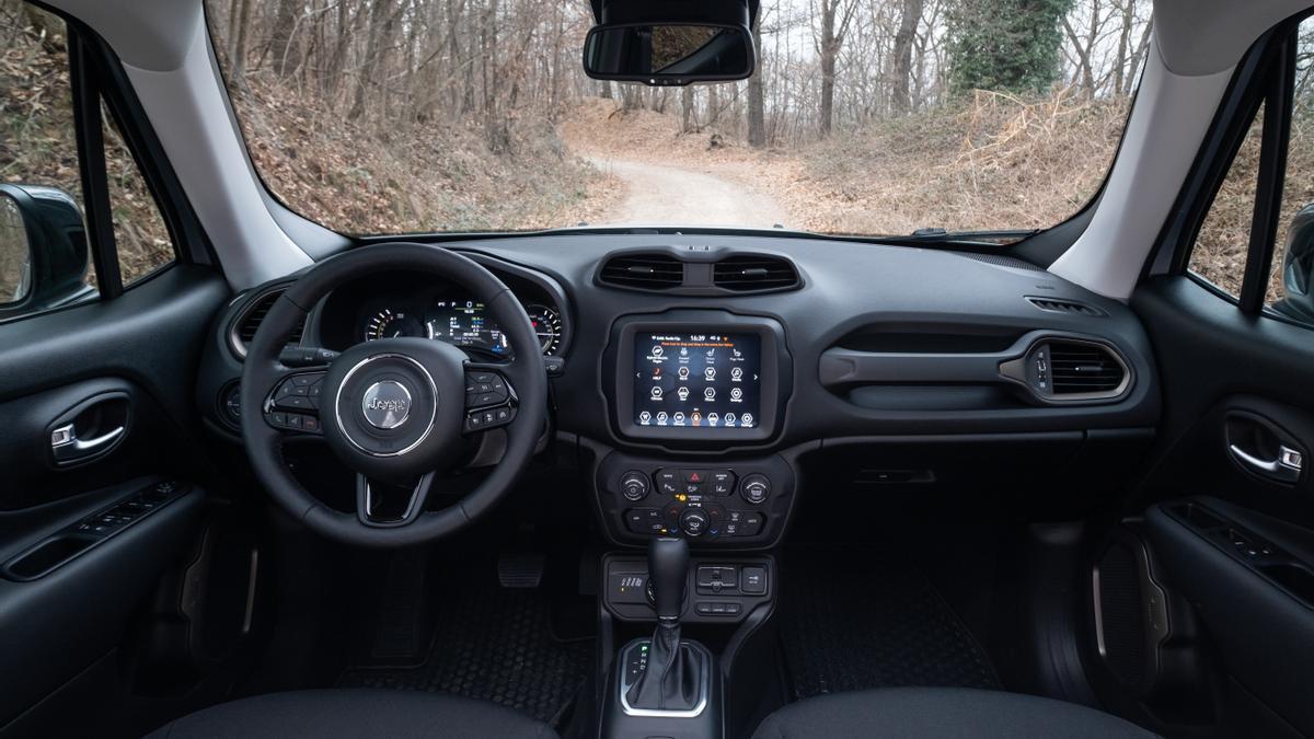El interior de un Jeep Renegade.