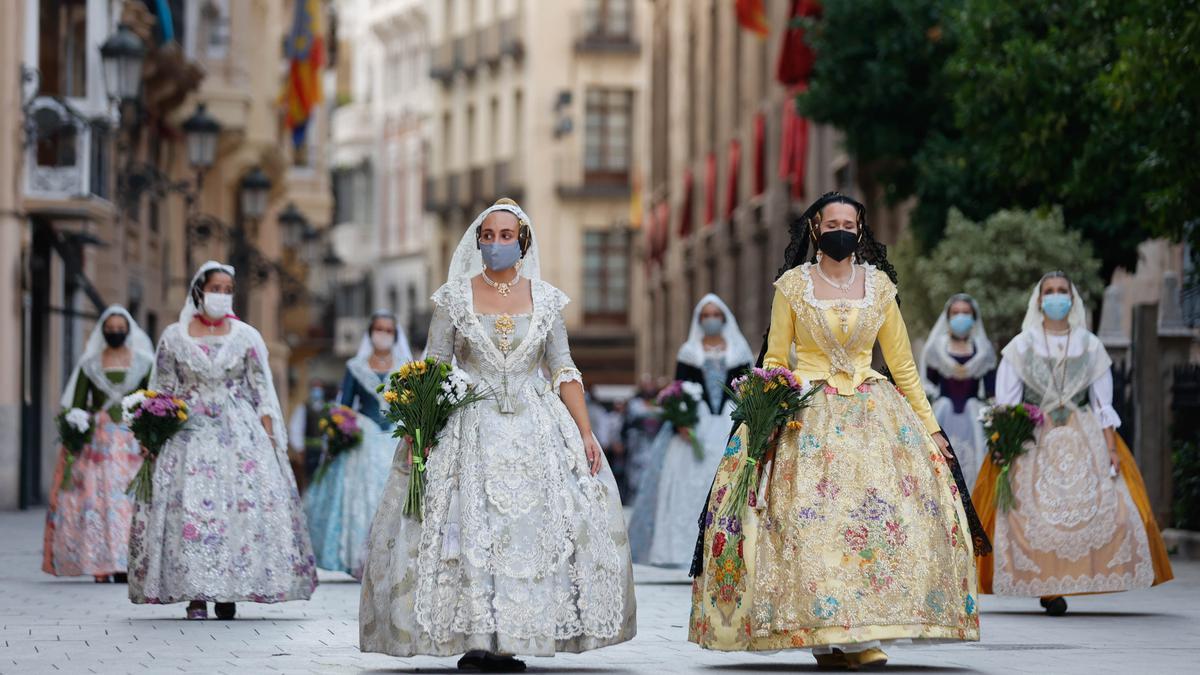 Búscate en el segundo día de Ofrenda por la calle Caballeros (entre las 18.00 y las 19.00 horas)