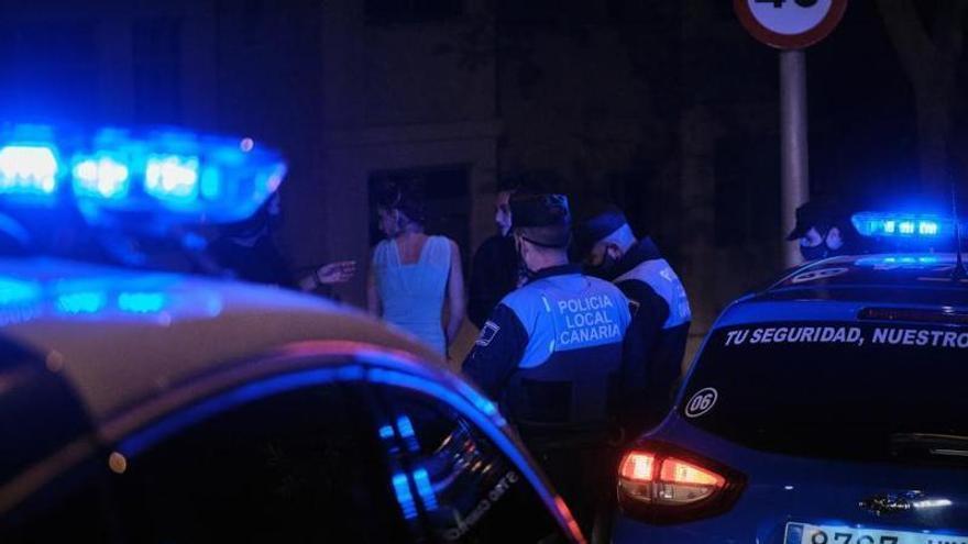 Police Arrest One, Cite Seven Following Late-Night Disturbance in Santa Cruz de Tenerife