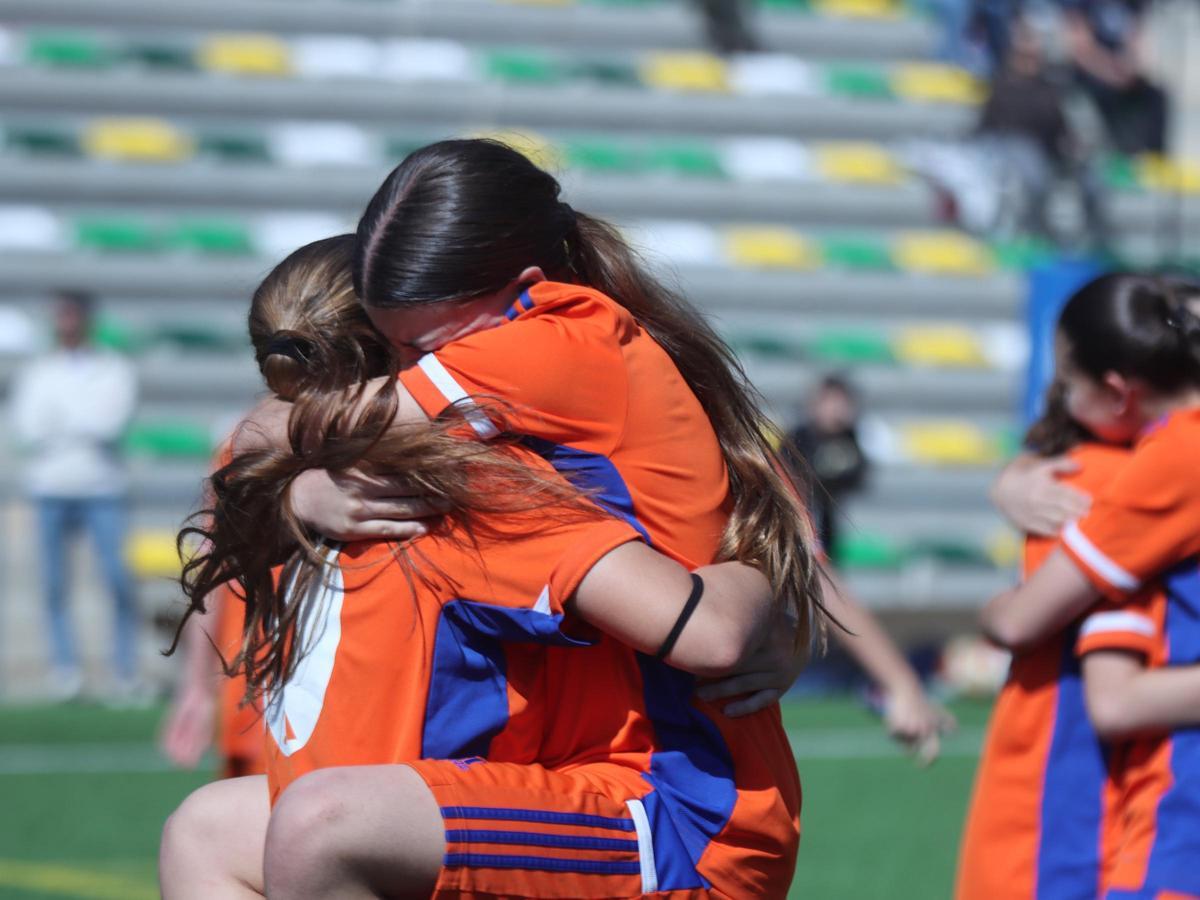Las jugadoras de la Selección se abrazan tras la consecución del título