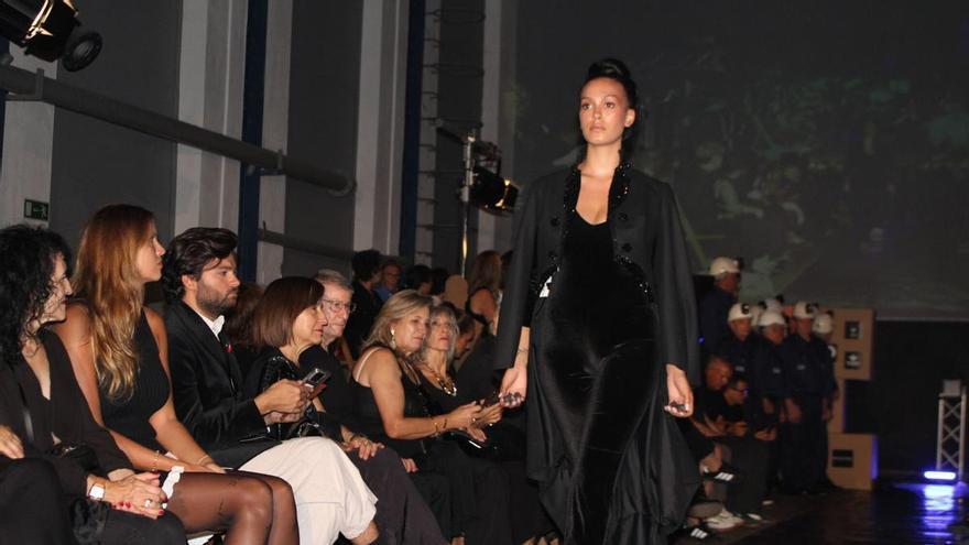 Del carbón a la moda: El pozu Santa Bárbara se convierte en una pasarela de diseños con materiales reciclados
