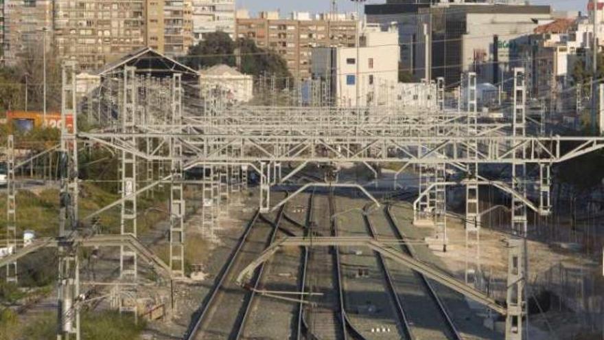 El Consell urge el enlace ferroviario con el aeropuerto de El Altet