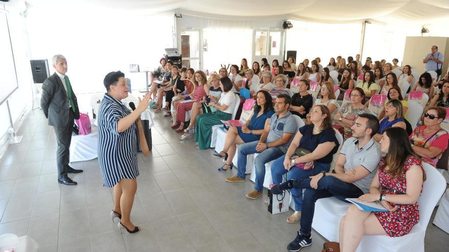 Cerca de un centenar de matronas participaron ayer en la jornada organizada por la Asociación Murciana.