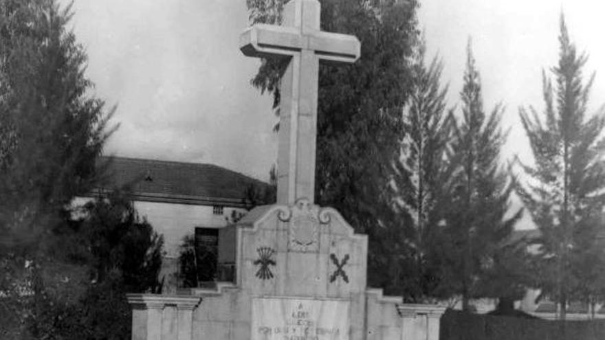 Cruz de los Caídos que fue derribada en Borriana