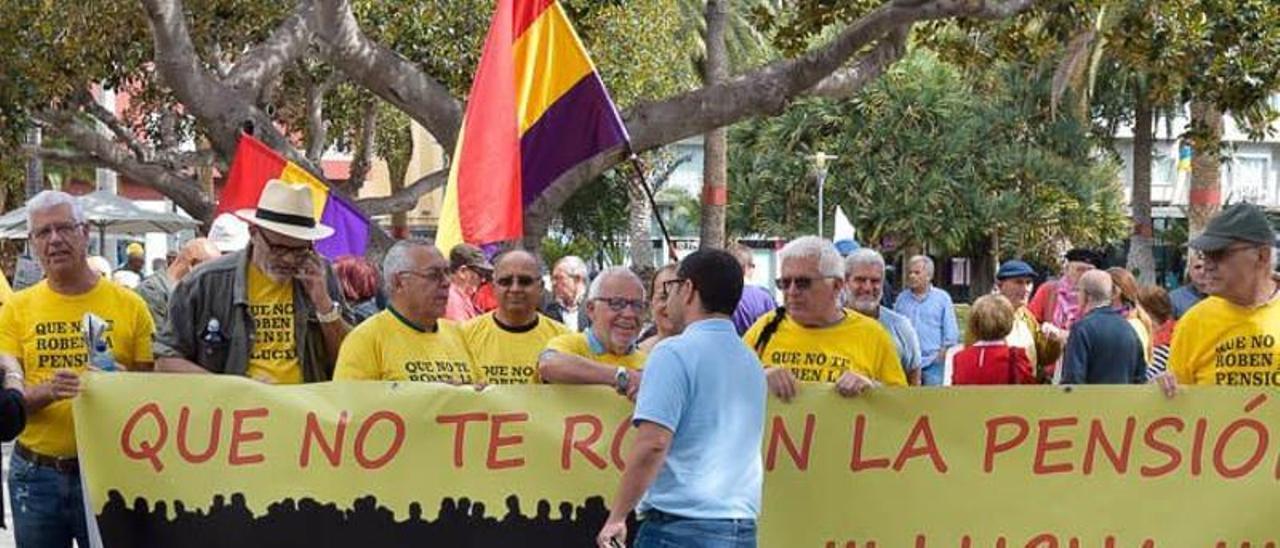 Pensionistas movilizándose en Gran Canaria en una imagen de archivo.