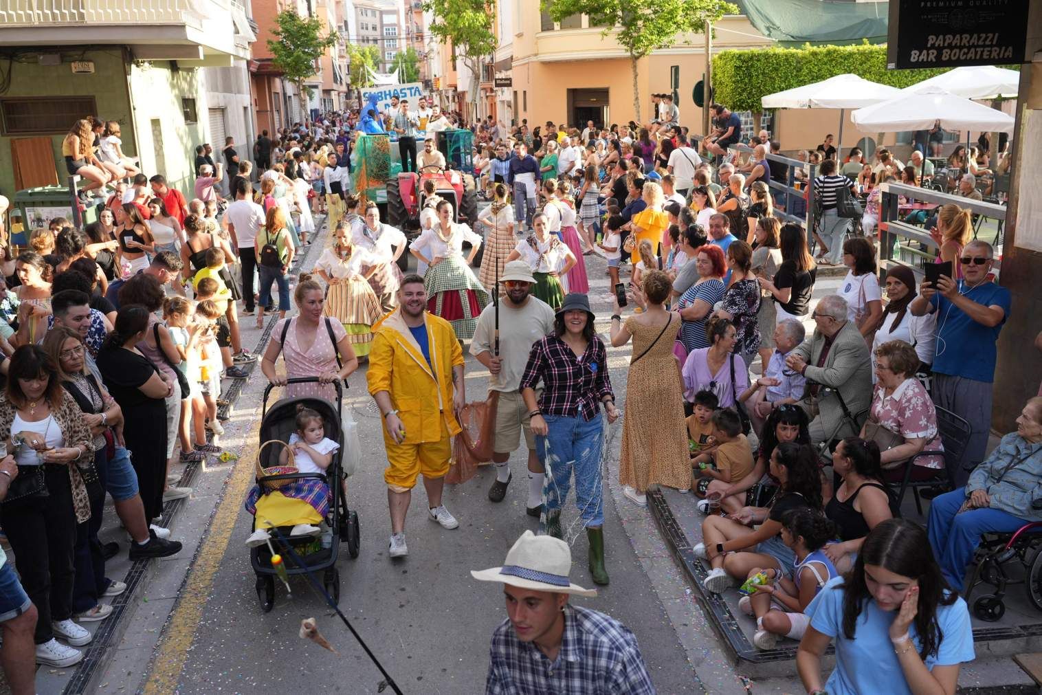 El Grau da inicio a las fiestas de Sant Pere con pólvora, bous y música