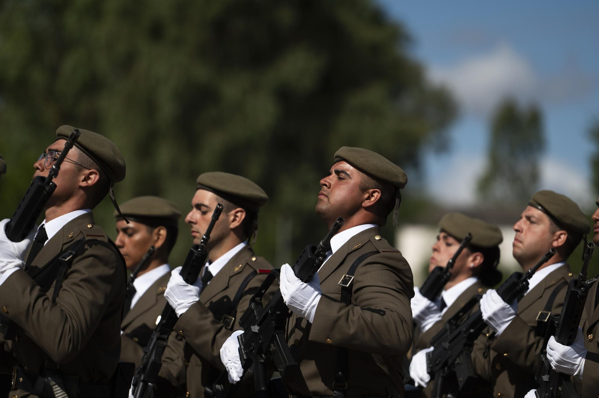 EN IMÁGENES | Multitudinaria jura de bandera en Cáceres con récord de mujeres soldado