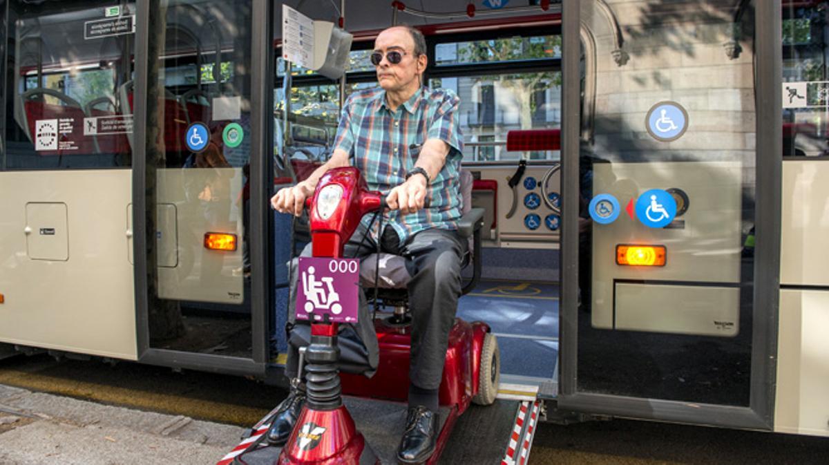  Los escúter para personas con movilidad reducida podrán entrar en el bus y el metro