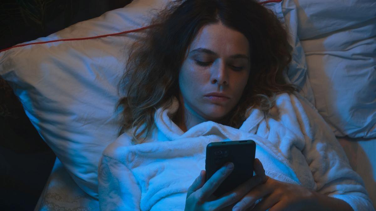 Persona con problemas para dormir.