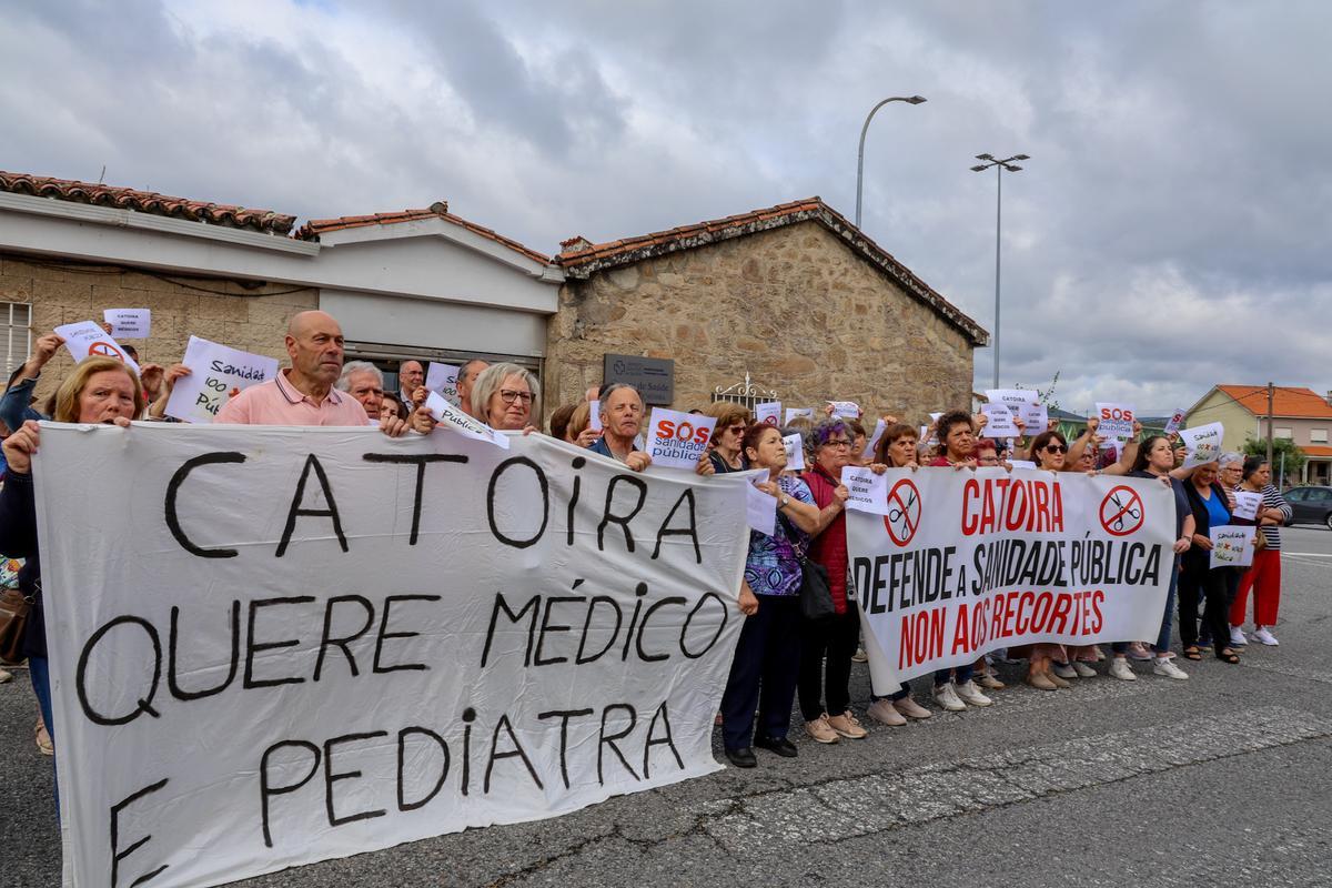 Protesta en Catoira por la falta de médicos.