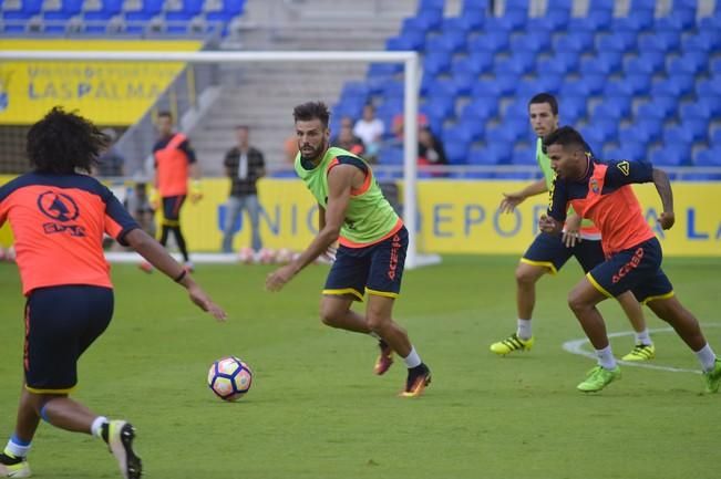 Entrenamiento de la UD en el estadio Gran Canaria