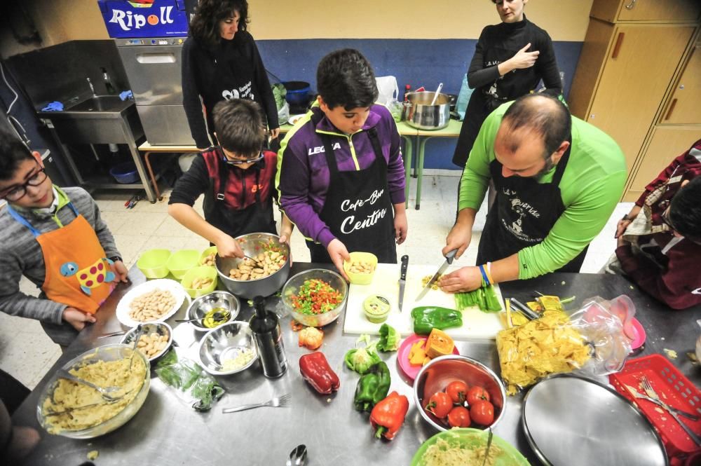 Pequeños chefs de Rubiáns con las manos en la masa