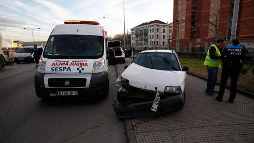 Tráfico lento en Conde de Guadalhorce tras un accidente entre dos turismos