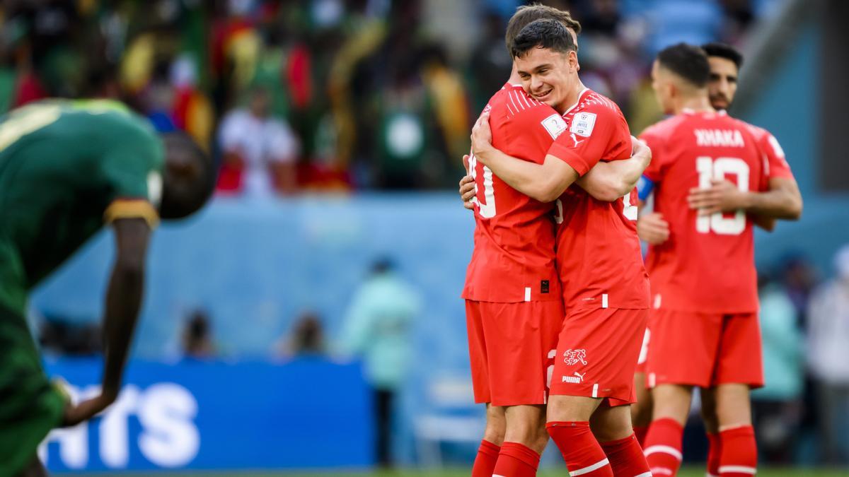 Los suizos celebran la victoria frente a Camerún