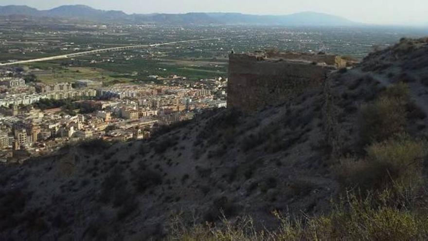 Roban las luminarias del Castillo