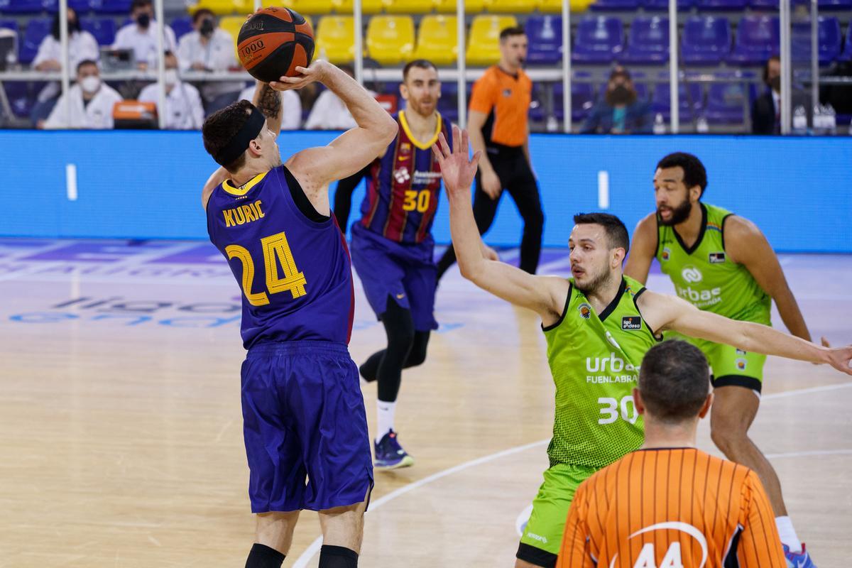 Kuric lanza a canasta en el partido de Liga ante el Fuenlabrada