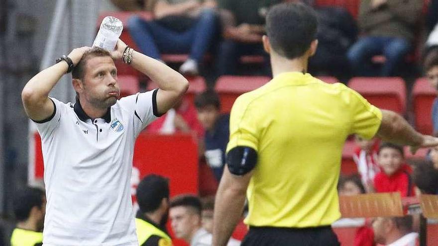 Curro Torres se lamenta tras una ocasión fallada del Lorca.