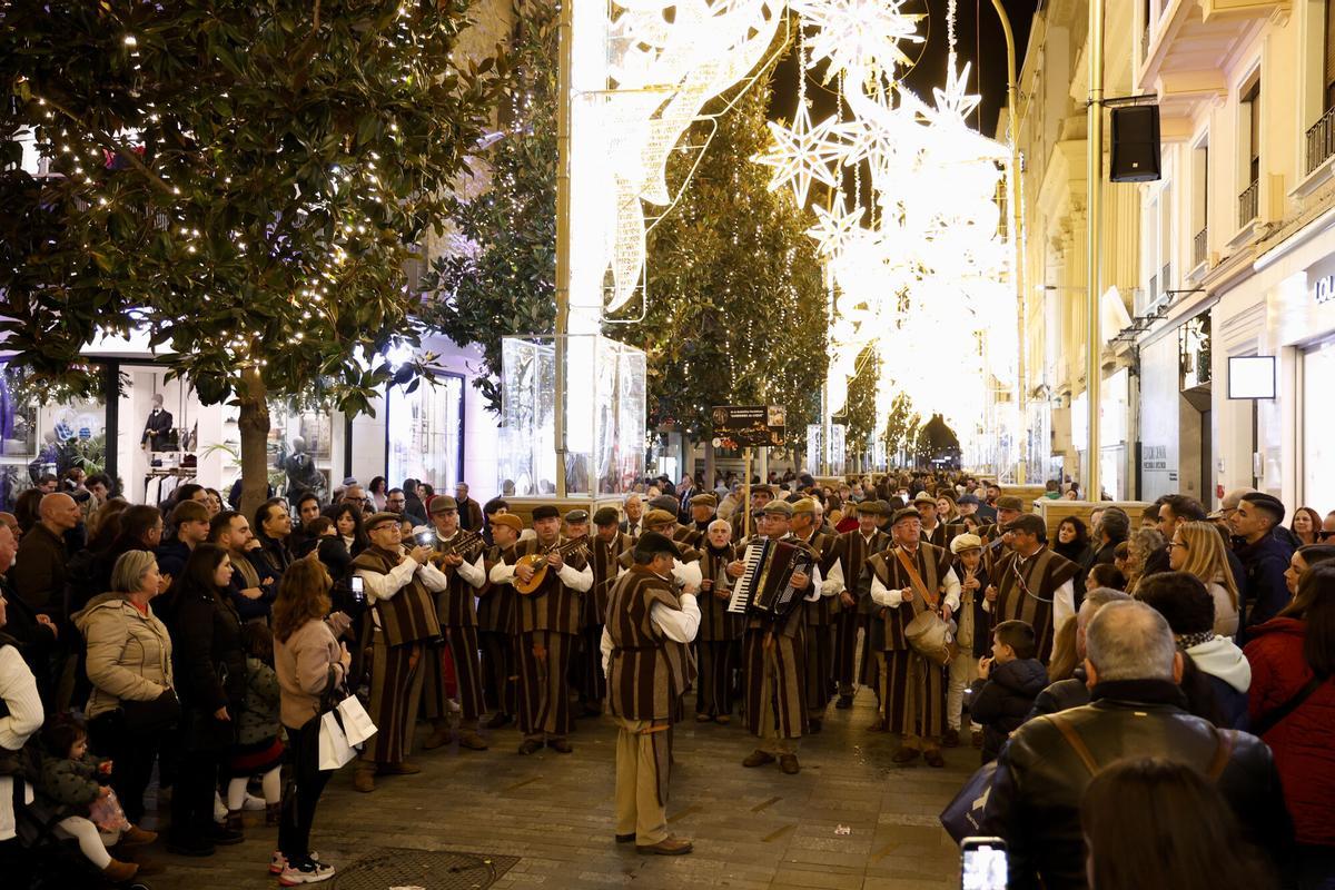 Pasacalles de la Zambomba Los Segaores y sus villancicos acitividades navideñas actividades navidad 2024