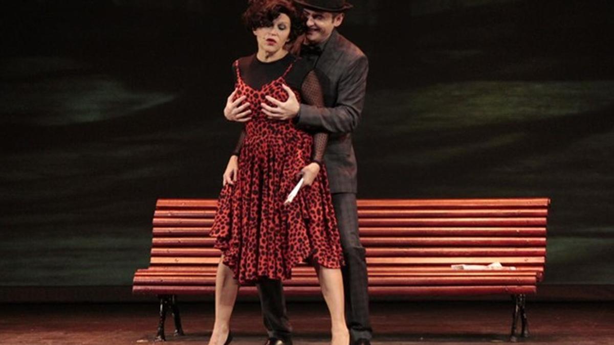 Antonia San Juan y Luis Miguel Seguí, en un sketch de 'Lo malo de ser perfecto'.