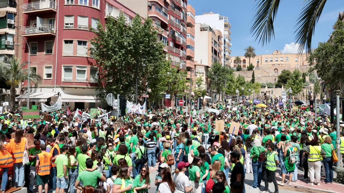 La lucha docente vuelve a las calles de Alicante en la segunda semana de huelga