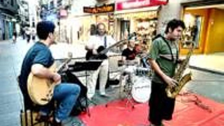 Concierto del grupo new combo jazz en las plazas de las veletas y san jorge