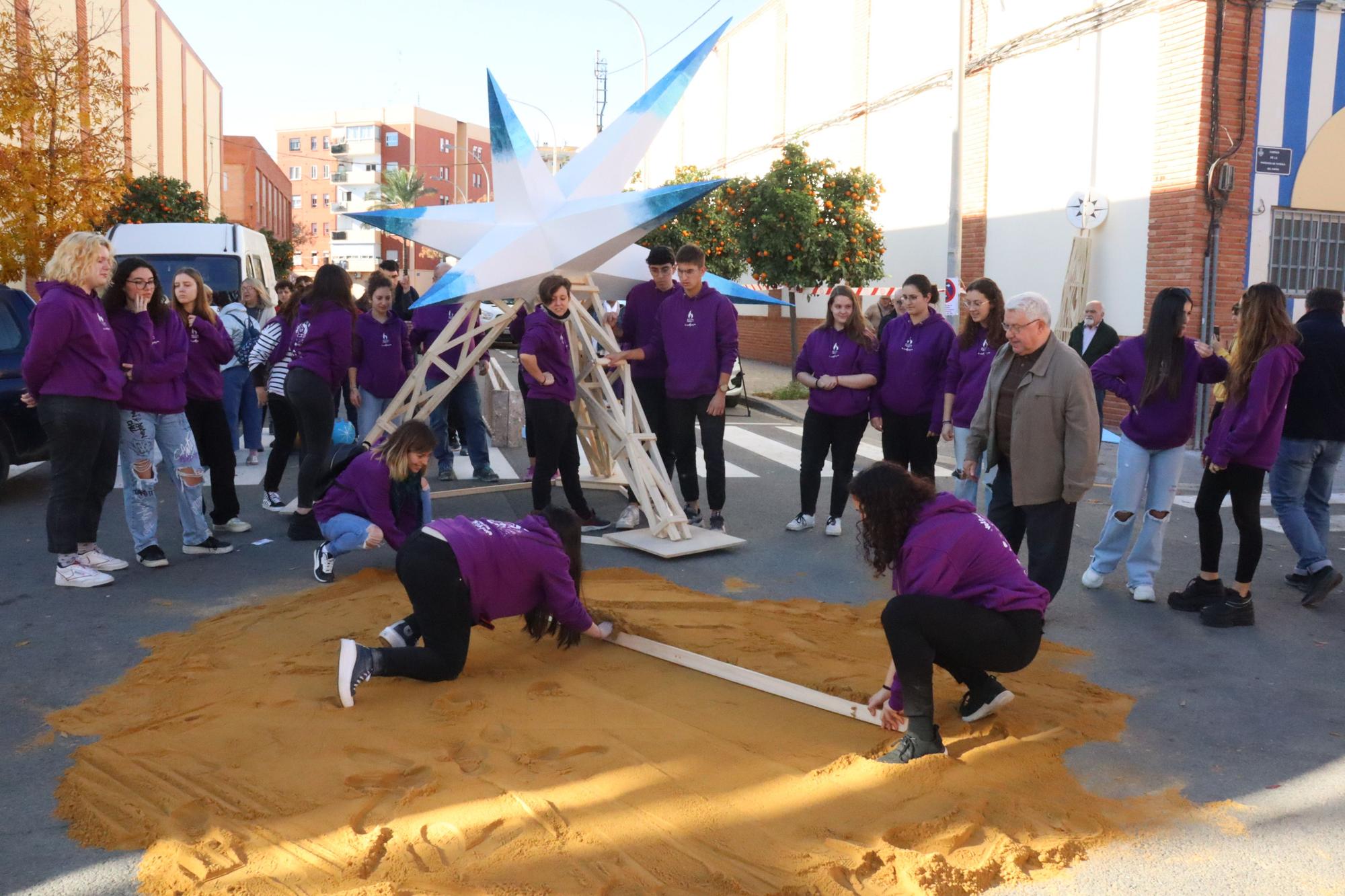 Así ha sido la "plantà" del "Pi de Nadal", la última Falla del año en València