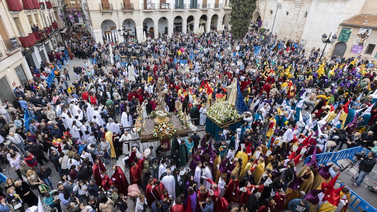 Encuentro Nacional de Cofradias en la plaza del Ayuntamiento de Gandia