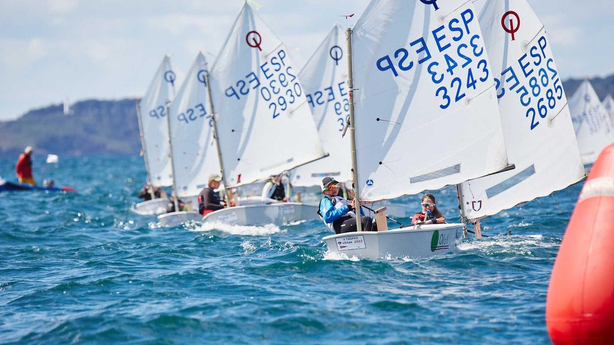 Un regata de optimist.