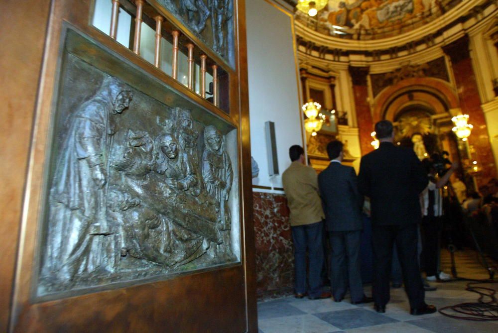 Inauguración de las puertas de bronce de la Basílica en 2005