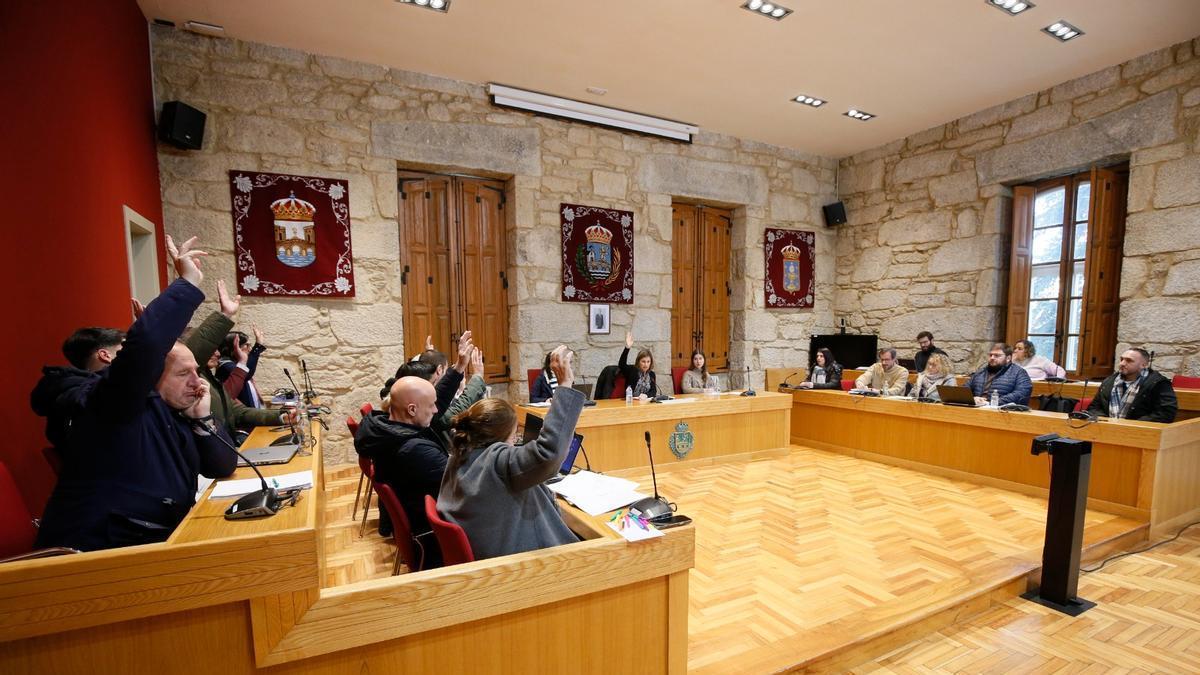 Pleno municipal en el Concello de Ponteareas.