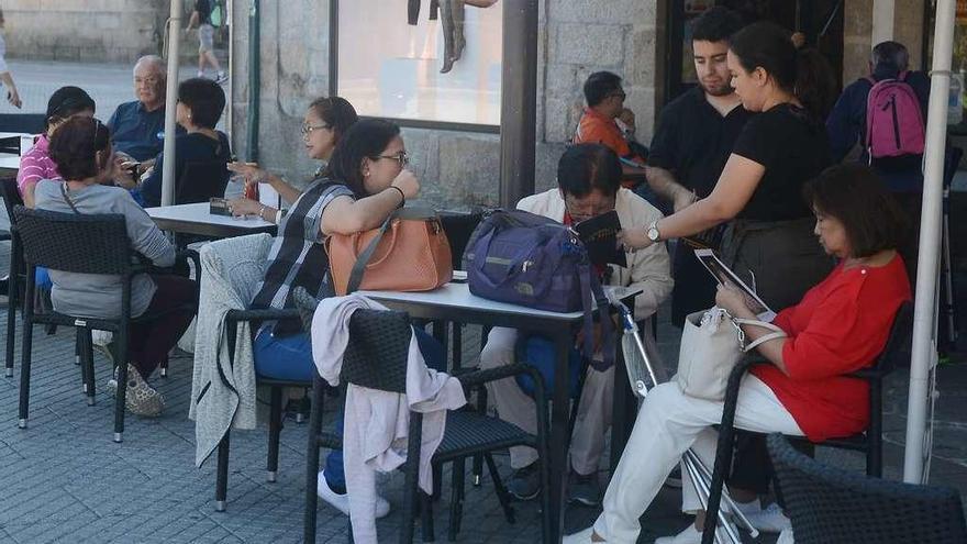 Terraza en la plaza de Ourense. // Rafa Vázquez.