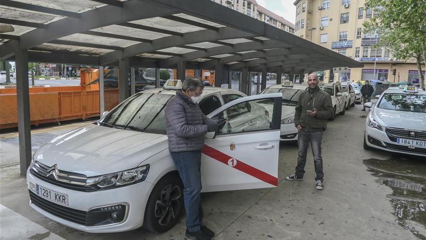 El sector del taxi pierde en Cáceres un 90% de sus ingresos por la pandemia