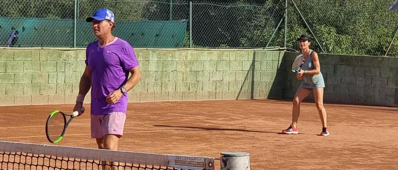 Xavi Flaquer y Stela Matutes, vencedores en el dobles mixto.