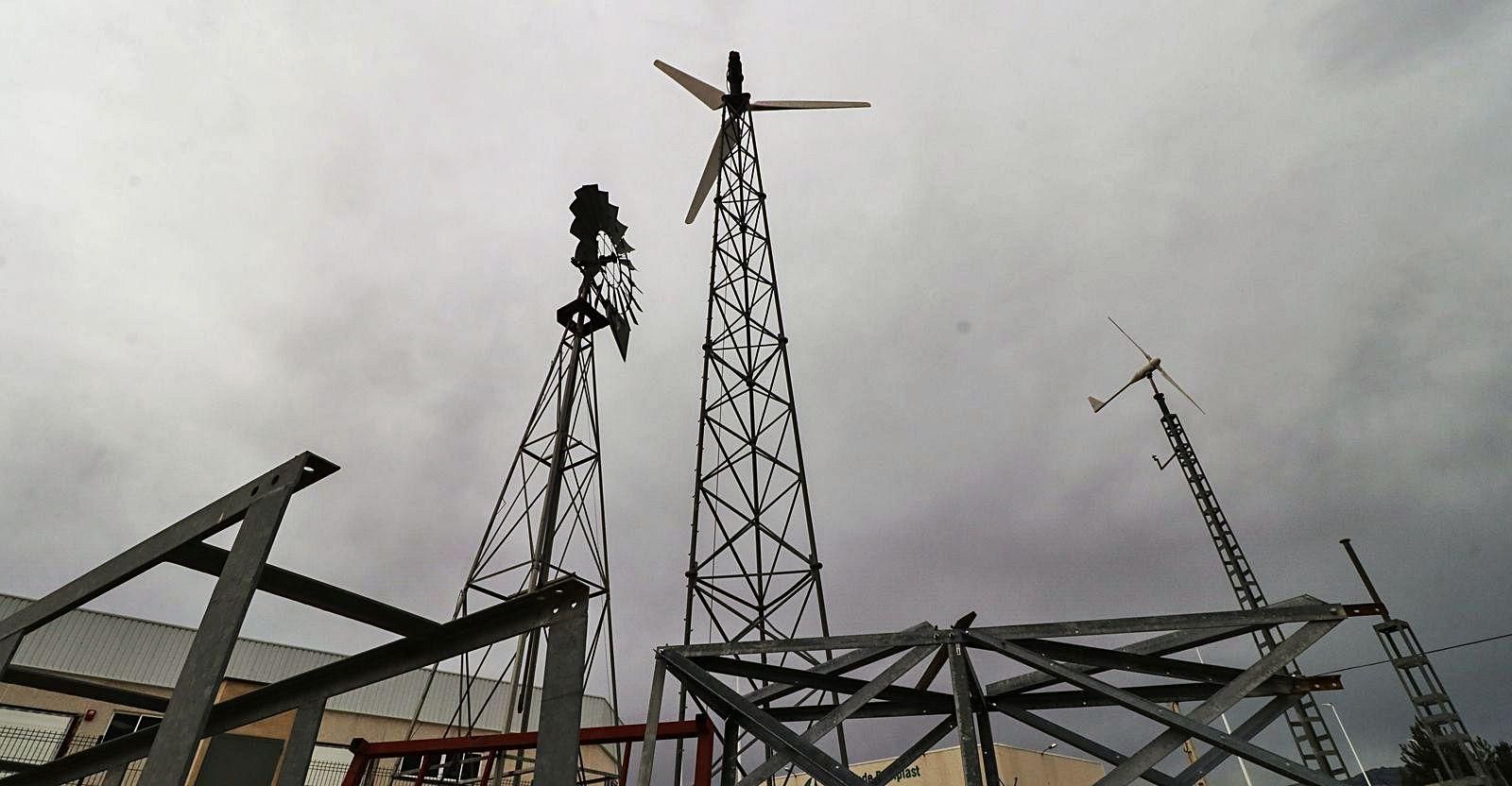 Algunos de los aerogeneradores fabricados por Bornay a lo largo de su trayectoria. | Juani Ruz