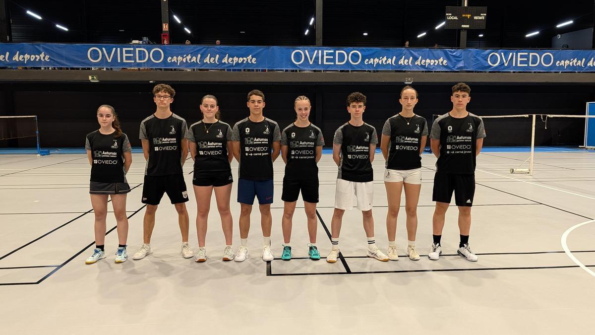 De izquierda a derecha, Alma Álvarez, Darío Is, Claudia Fernández, Izan Martínez, Vega González, Adrián Turrado, Xandra Granda y Pelayo Rodríguez